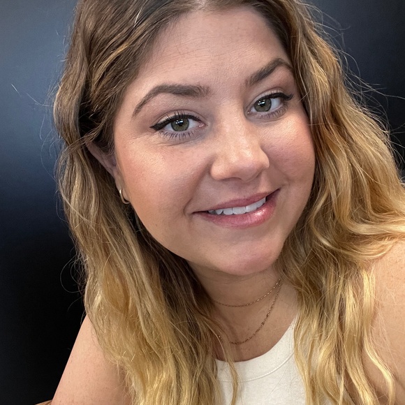 Meet your Posher, Danielle - Picture 1 of 1